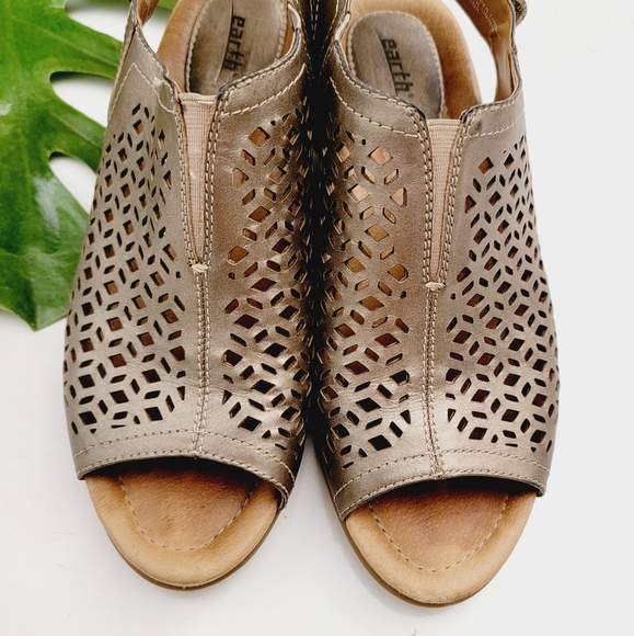 Earth Leather Wedge Heels | Wide 9½ - Picture 5 of 10